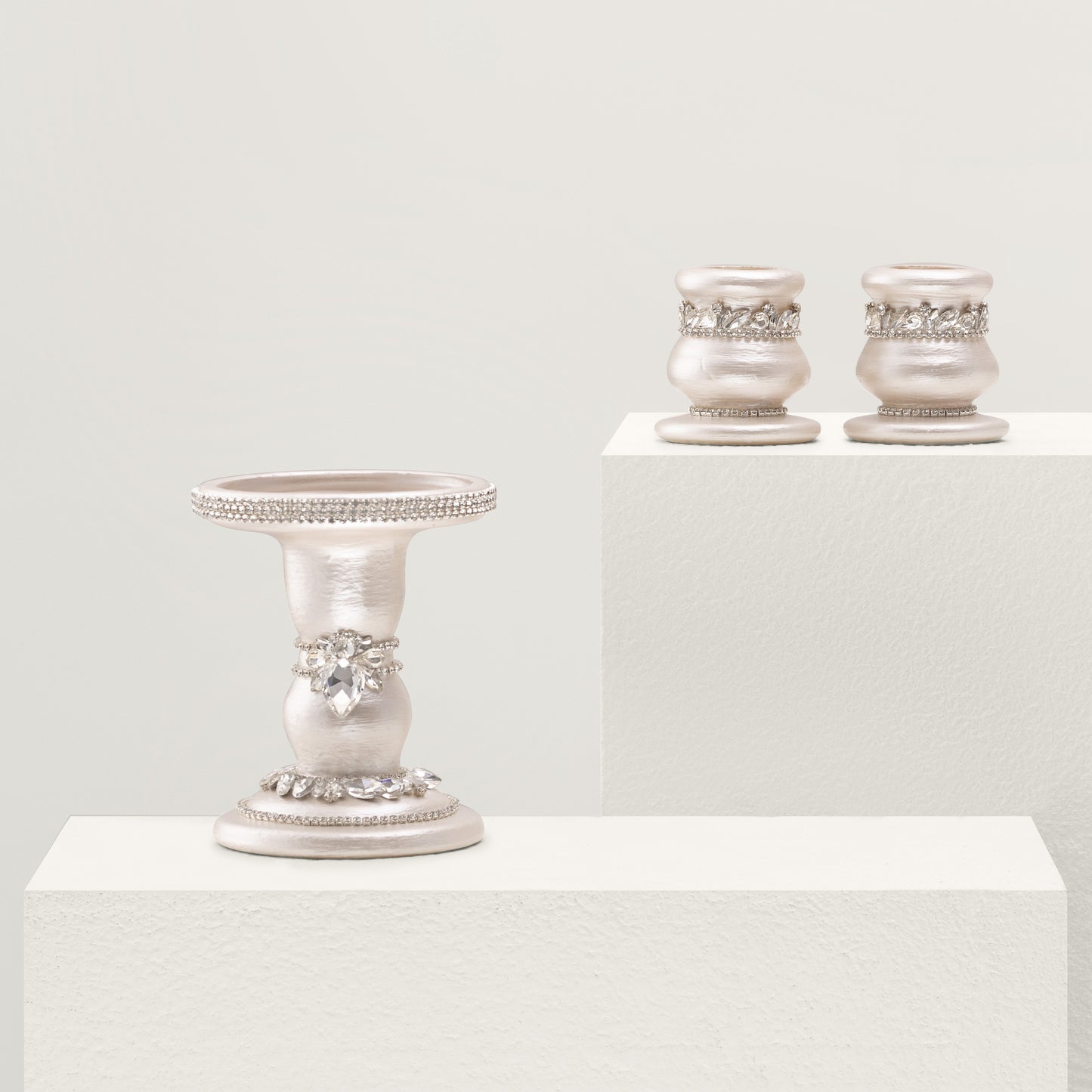 Gloria Ivory Candle holders set